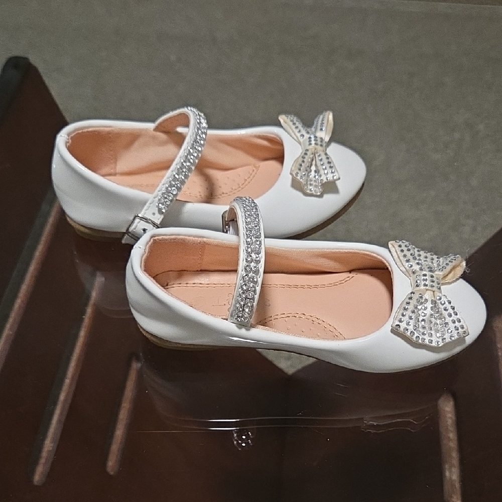 Chic White Kids Dress Shoes with Rhinestone Bow 💓4/$25 - Picture 3 of 6